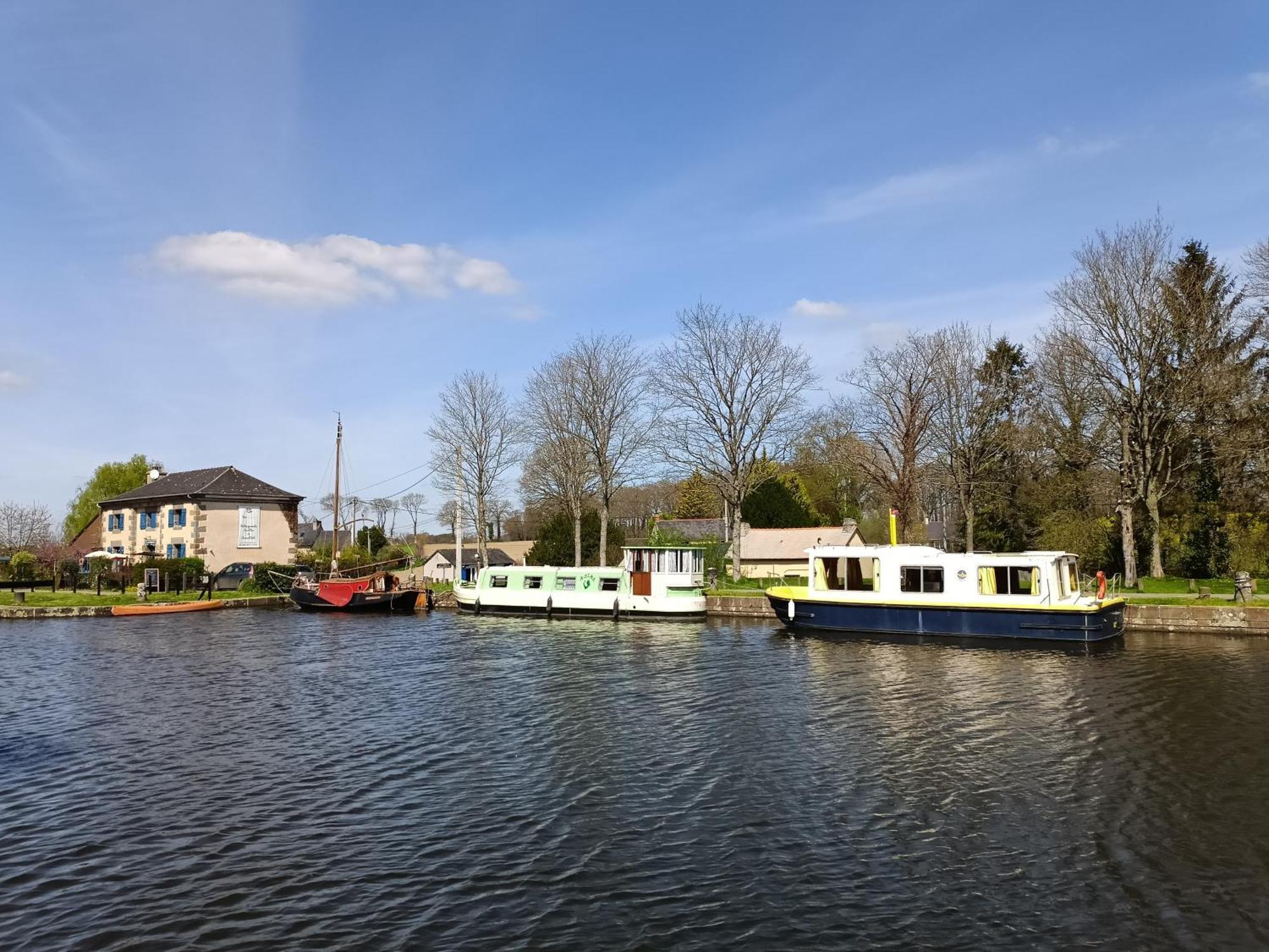Ille Flottante, hébergements insolites sur le canal Hédé Esterno foto