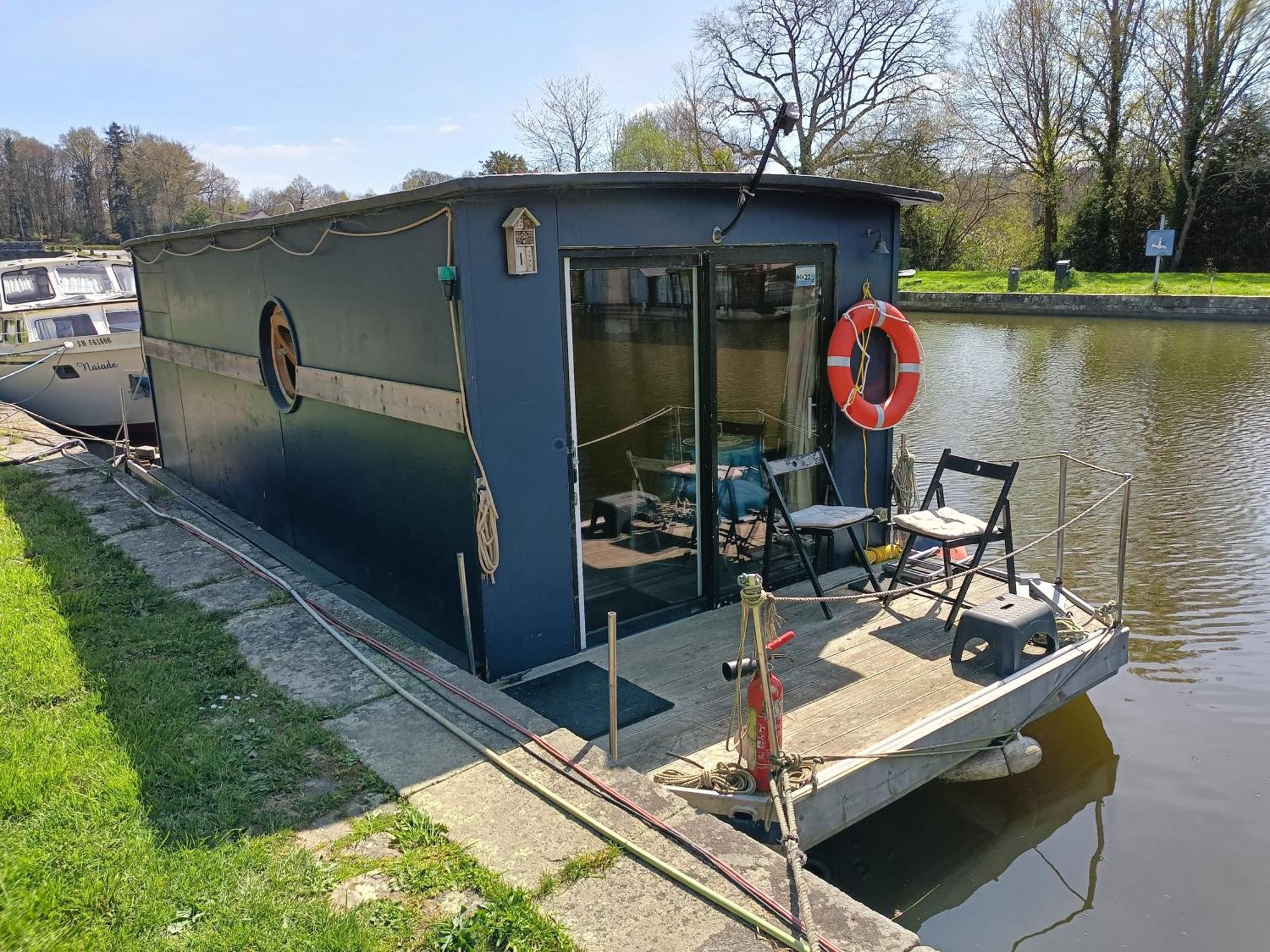 Ille Flottante, hébergements insolites sur le canal Hédé Esterno foto