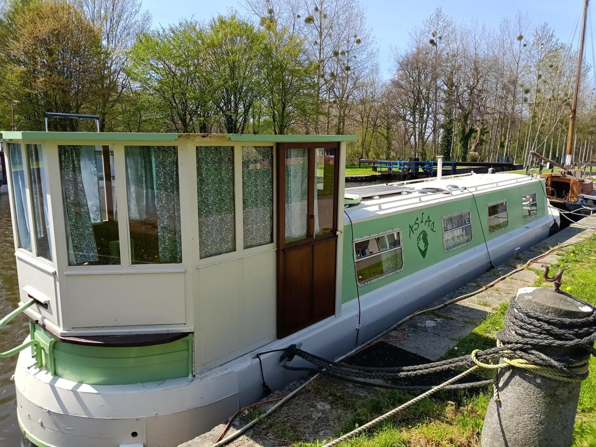 Ille Flottante, hébergements insolites sur le canal Hédé Esterno foto